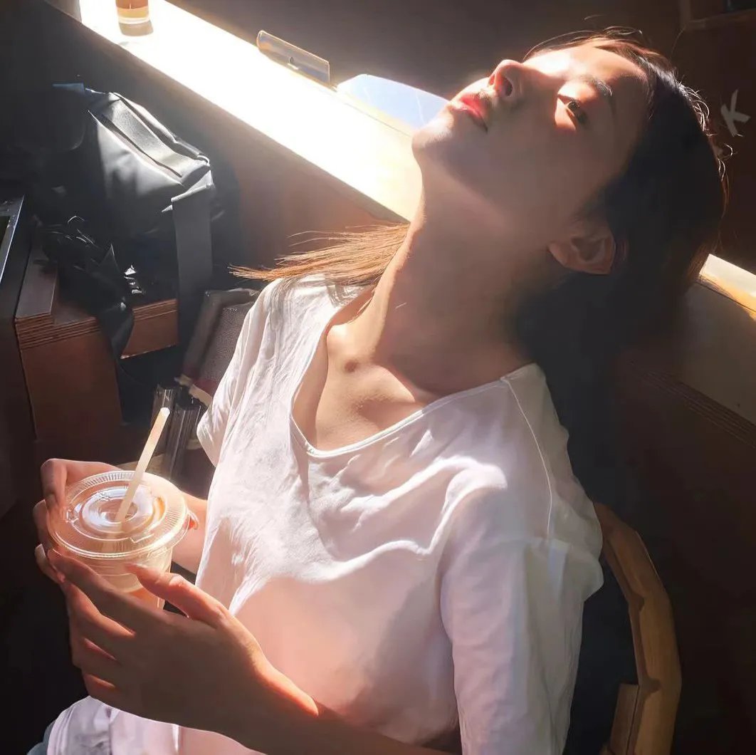 沉默一瞬海报